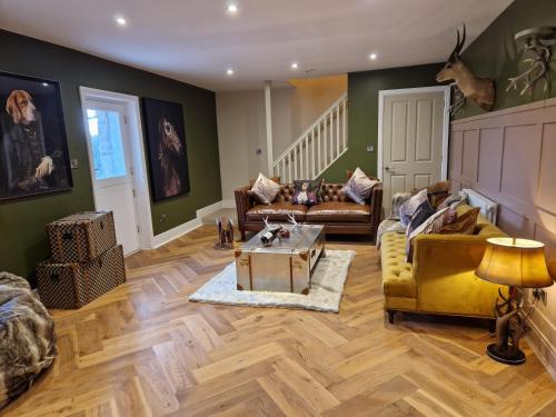 The Hamilton luxury holiday let's- The Coach House with hot tub in Bowlandi Erdő  - Scorton