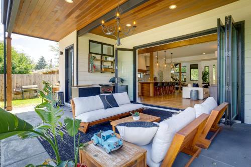Stylish Denver Home with Rooftop Deck and Pool Table! in Denver, USA