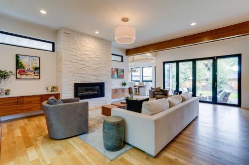 Stylish Denver Home with Rooftop Deck and Pool Table! in Denver, USA
