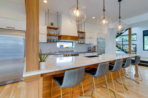 Stylish Denver Home with Rooftop Deck and Pool Table! in Denver, USA