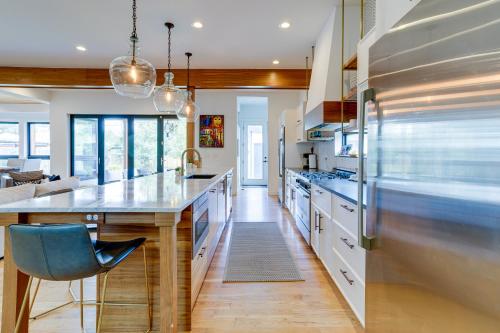 Stylish Denver Home with Rooftop Deck and Pool Table! in Denver, USA