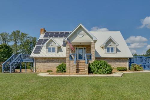 Spacious McMinnville Vacation Home with Gas Grill! in McMinnville, Vereinigte Staaten von Amerika
