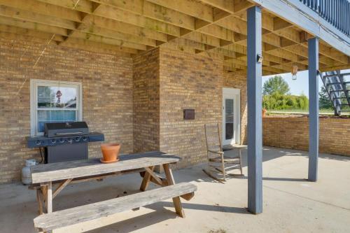 Spacious McMinnville Vacation Home with Gas Grill! in McMinnville, USA