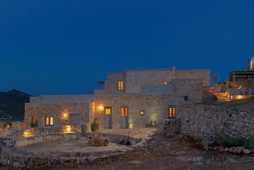 Themonies Luxury Suites - image 6