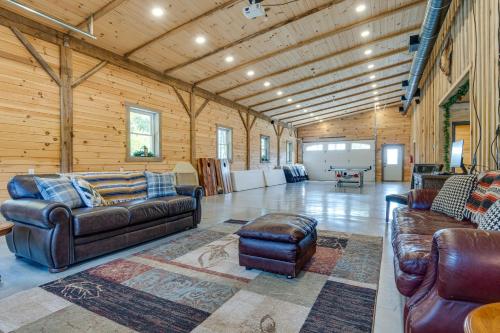 Eagle Crest Lodge - Large Group Getaway! in Jasper (Indiana)