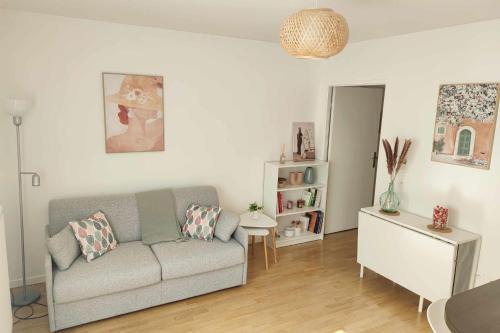 Bright and fully renovated studio in Vanves