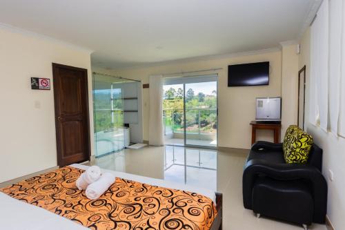 1 queen bed, 1 sofa bed