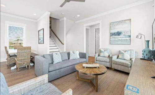 Majestic Brand New 3-Story Home 8-Mn Walk to Beach and Community Pool Access Pets Welcome - image 3