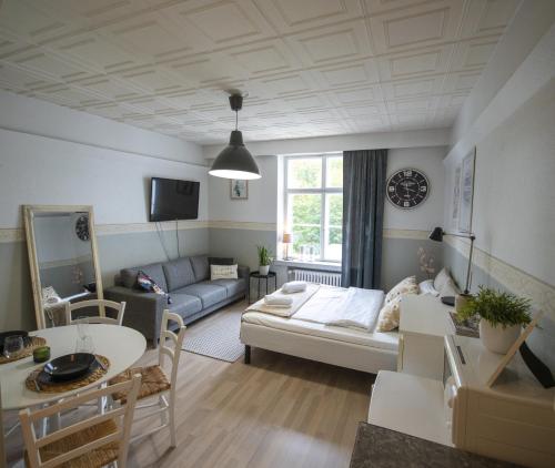 Guestroom, Cozy apartment near Aurajoki in Luostarinmaki