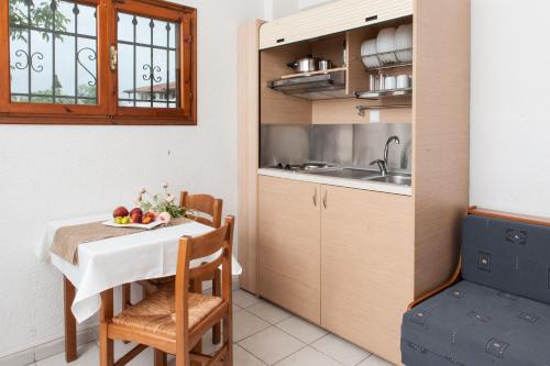 Alkinoos Beach Hotel - image 2