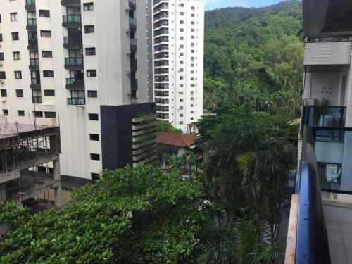 Flat 2 dormitorios - 1 quadra da praia - Pitangueiras / Guaruja near Shopping La Plage