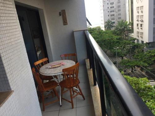 Flat 2 dormitorios - 1 quadra da praia - Pitangueiras / Guaruja near Shopping La Plage