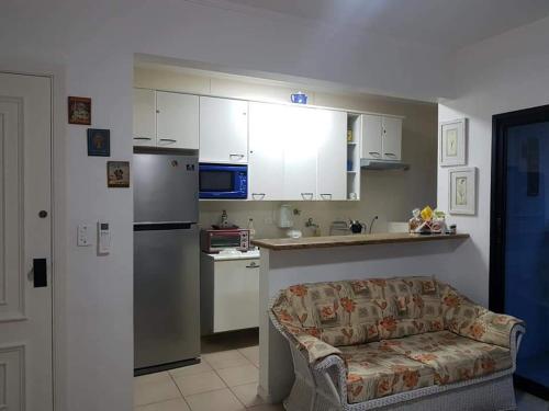 Flat 2 dormitorios - 1 quadra da praia - Pitangueiras / Guaruja near Shopping La Plage