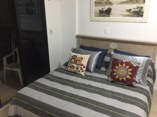 Flat 2 dormitorios - 1 quadra da praia - Pitangueiras / Guaruja near Shopping La Plage