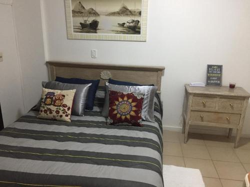 Flat 2 dormitorios - 1 quadra da praia - Pitangueiras / Guaruja near Shopping La Plage