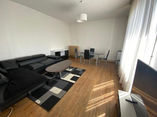 Maison indépendante avec jardin au calme, proche Paris gîte à louer Houilles