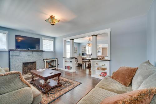 Charming Knoxville Home 2 Mi to Neyland Stadium! in Knoxville, USA