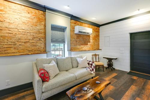 Modern Franklin Studio Prime Downtown Location! in Franklin, USA