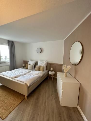 Mango Living - Hideaway -, Dachterrasse, 77qm, 2 Schlafzimmer, 6 Personen, am Hauptbahnhof Rheydt