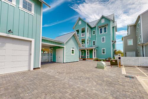 SBKC642, The Emerald, Sleeps 22, Pool & Ocean Views in Port Aransas, USA