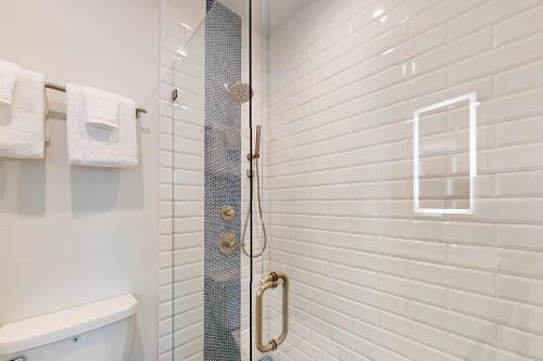 SBKC642, The Emerald, Sleeps 22, Pool & Ocean Views in Port Aransas, USA