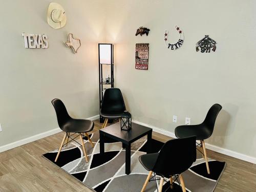 House FREE Parking 3 Bed & Backyard in The Woodlands, USA
