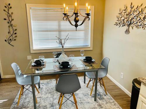 House FREE Parking 3 Bed & Backyard in The Woodlands, USA