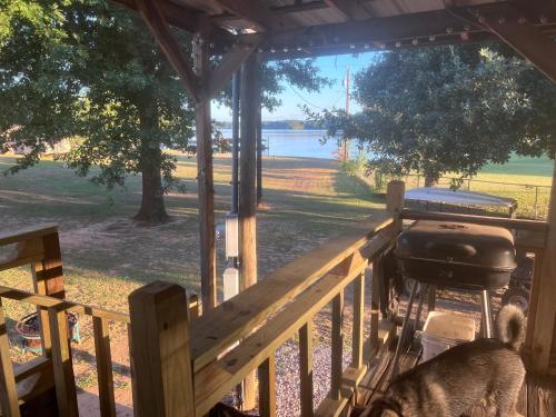 Alpine Lakeview Double Wide 6beds 3BR Wifi Washer&Dryer in Hemphill, USA