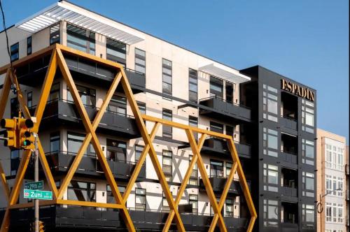 Relaxed Elegance | Espadin LoHi