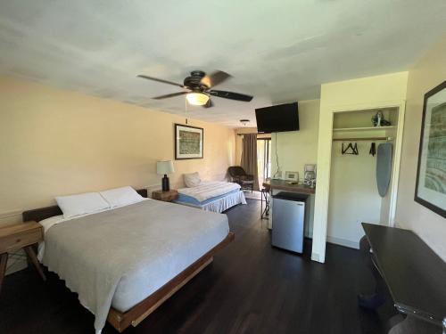 1 queen bed, 1 twin bed