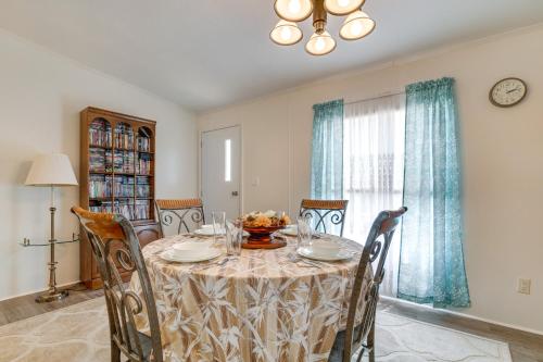 Weeki Wachee Vacation Rental about 13 Mi to the Ocean!