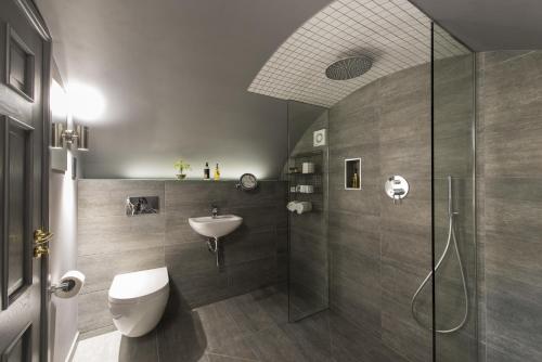 The Churchill Hotel - image 2