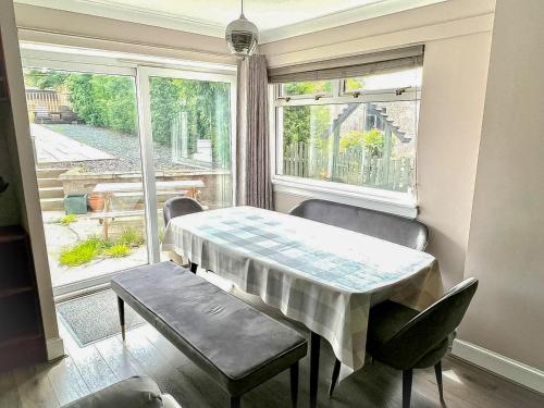 Immanuel House - Modern Luxury Victorian Home 1872 - Free Parking & SuperFast Fibre Optic WiFi in Danderhall
