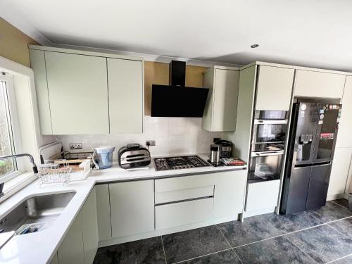 Immanuel House - Modern Luxury Victorian Home 1872 - Free Parking & SuperFast Fibre Optic WiFi in Danderhall