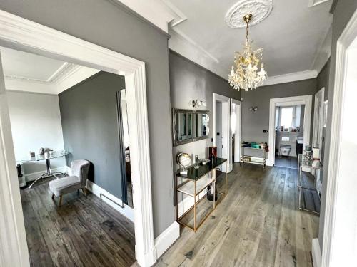 Immanuel House - Modern Luxury Victorian Home 1872 - Free Parking & SuperFast Fibre Optic WiFi in Danderhall