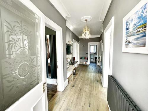 Immanuel House - Modern Luxury Victorian Home 1872 - Free Parking & SuperFast Fibre Optic WiFi in Danderhall