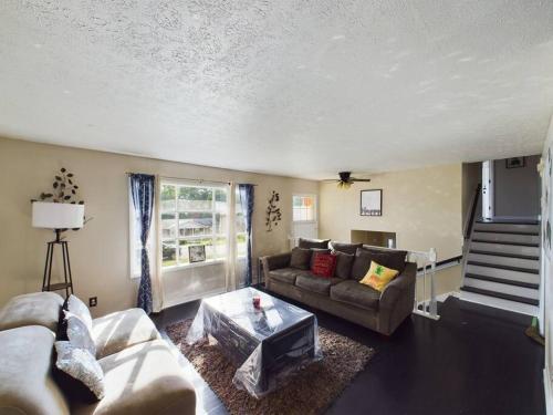 Opuluxe Enjoy Fayettevilles 4 BR Hidden Gem! in Fayetteville, USA