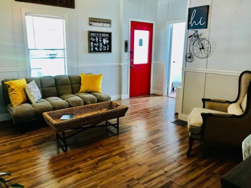 The perfect Little Cottage for your gateway! in Eustis (FL)