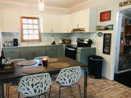 The perfect Little Cottage for your gateway! in Umatilla, USA
