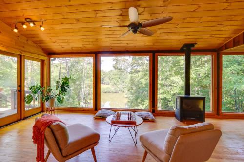 Blue Ridge Cabin with Hot Tub and Private Lake! in Morganton, USA