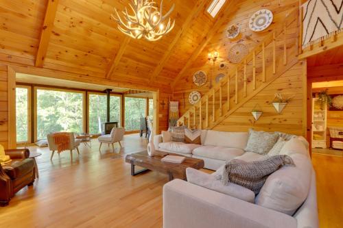 Blue Ridge Cabin with Hot Tub and Private Lake! in Morganton, USA