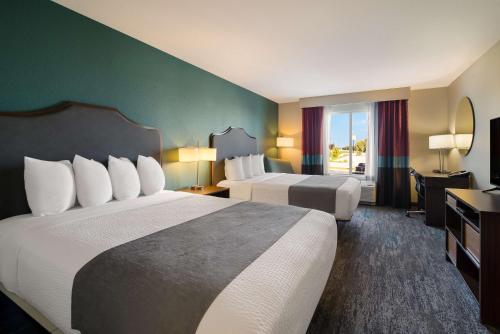 Queen Room with Two Queen Beds - Non-Smoking