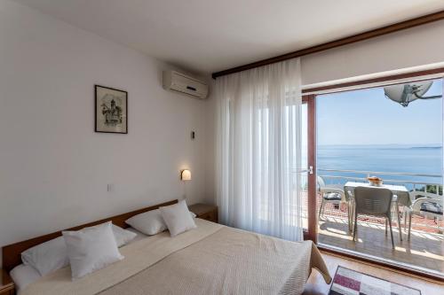 Studio with Balcony and Sea View