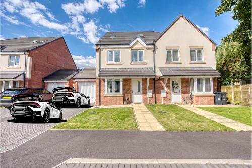 Utvendig, Luxurious Birmingham Home Private Parking WiFi - near to NEC and QEH in Rednal