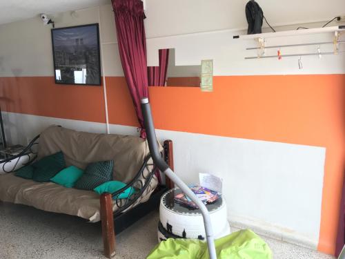 Habitacion privada en Centro Lopez Mateos con Aire Acondicionado Oficina Estacionamiento in León, Mexico