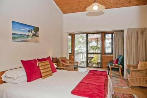 King One-Bedroom Apartment - Beachfront 