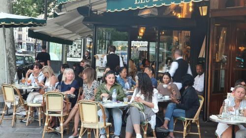 stuning place ,gare montparnasse ,center paris ,front of métro - Pension de famille - Paris