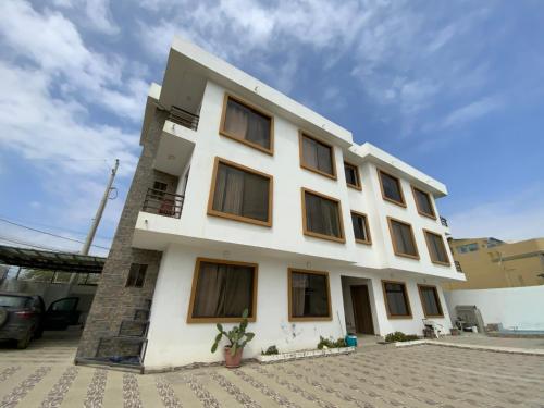 Hermoso departamento con piscina en la playa in Playas Villamil