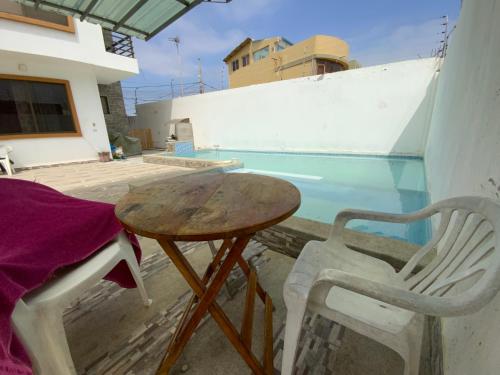 Hermoso departamento con piscina en la playa in Playas Villamil