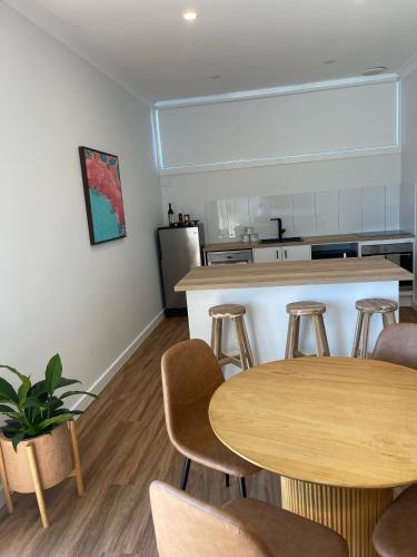 ฮาร์เบอร์ วิว โมเต็ล (Harbour View Motel) in โรบิ